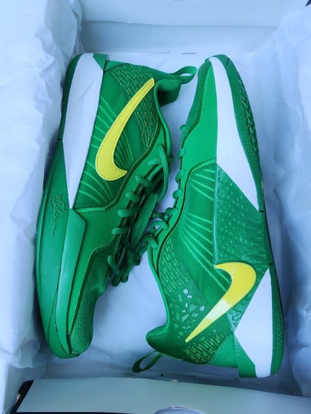*NIB* Nike Sabrina Ionescu 6.5 Y/ 8 W Oregon Ducks Sneakers